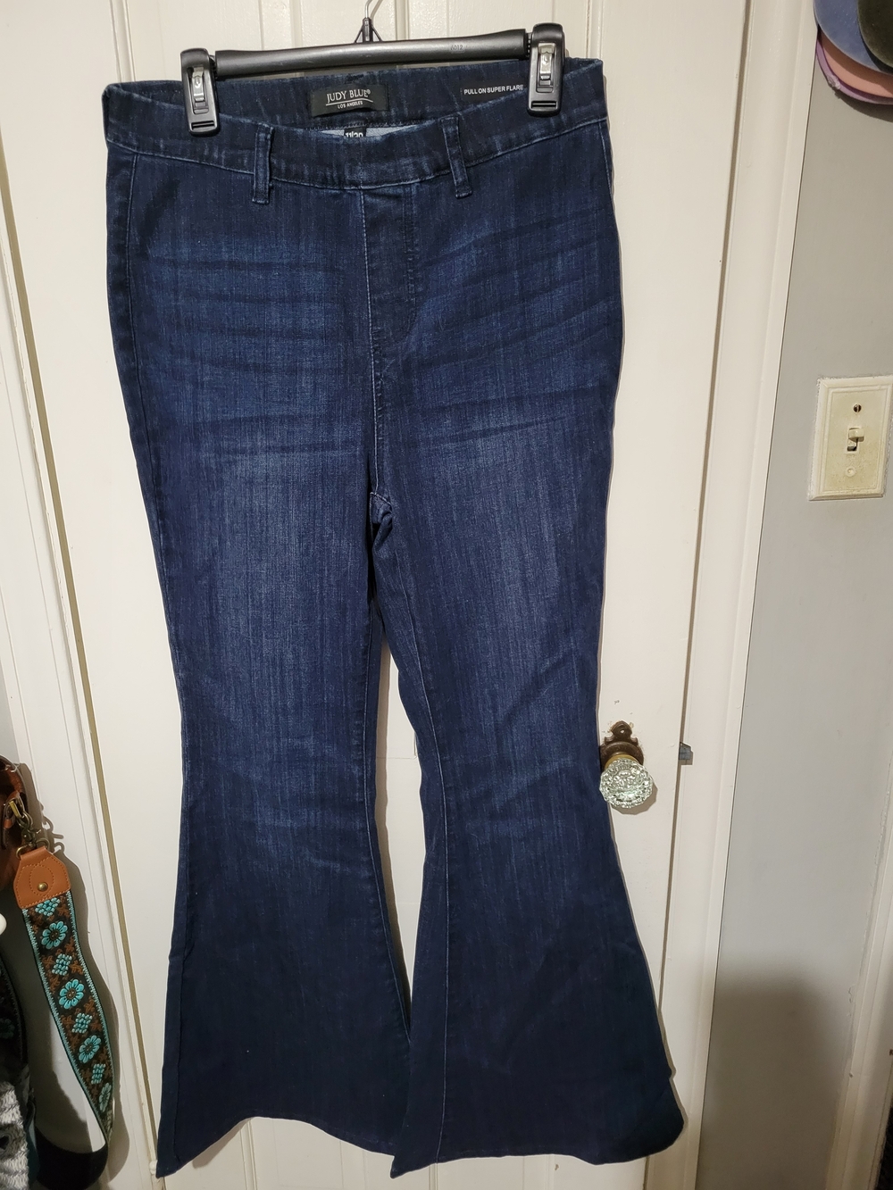 Pull-on Super Flare Jeans